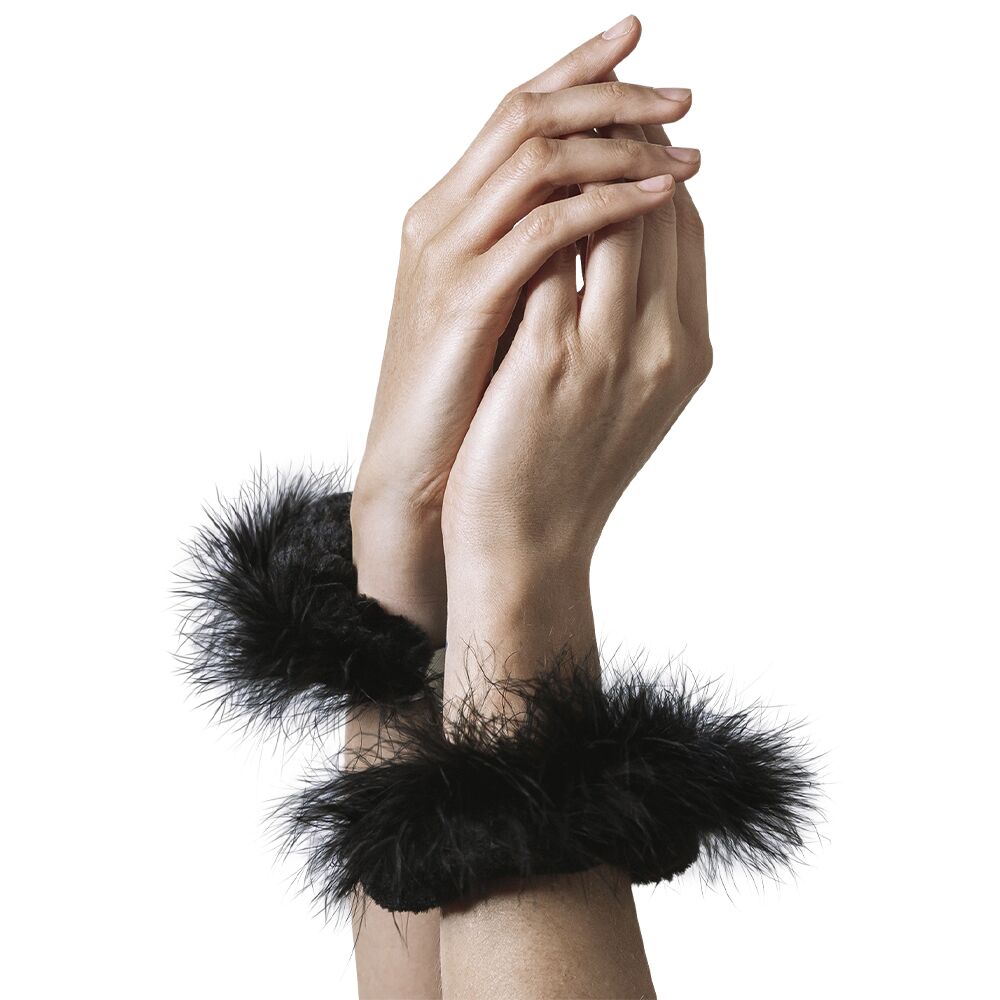 Наручники металеві adrien lastic handcuffs black з чорним пухнастим оздобленням Наручники металеві adrien lastic handcuffs black з чорним пухнастим оздобленням